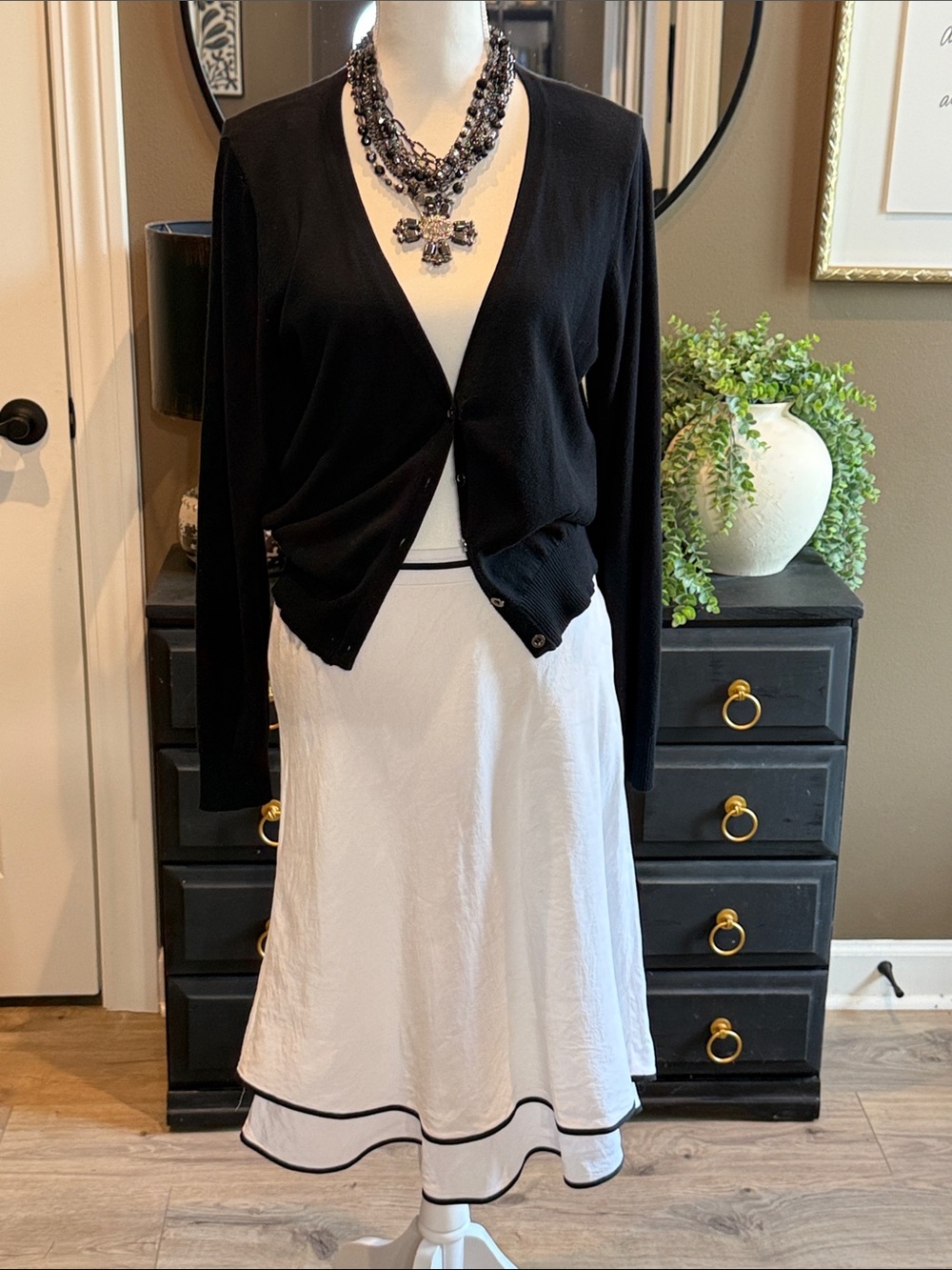 LOFT Tiered White w/ Black Trim Linen Blend Midi Skirt Size 6 Feminine Coquette